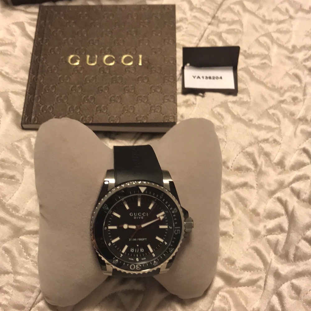 Men’s Gucci dive watch